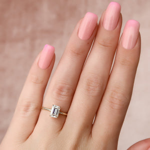 The Kamellie Set With A 2 Carat Emerald Lab Diamond