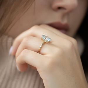 The Kamellie Set With A 2 Carat Oval Lab Diamond