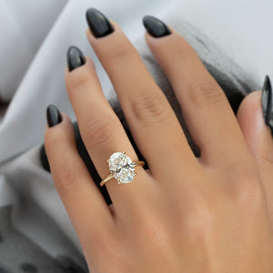 The Kamellie Set With A 2 Carat Oval Lab Diamond