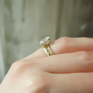 The Kamellie Set With A 2 Carat Oval Lab Diamond