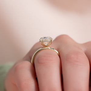 The Kamellie Set With A 2 Carat Oval Lab Diamond
