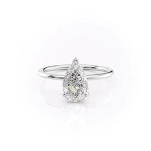 The Kamellie Set With A Pear Moissanite