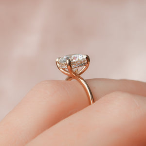 The Kamellie Set With A 2 Carat Round Lab Diamond