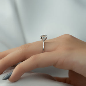 The Kamellie Set With A 2 Carat Round Lab Diamond