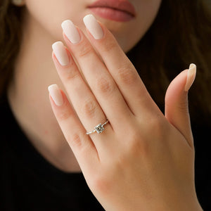 The Alice Set With A 2 Carat Cushion Lab Diamond