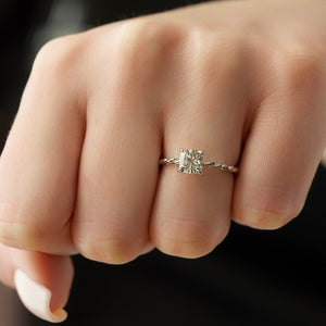 The Alice Set With A 2 Carat Cushion Lab Diamond