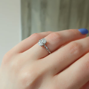 The Alice Set With A 1 Carat Oval Lab Diamond