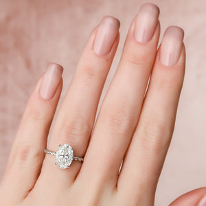 The Alice Set With A 1 Carat Oval Lab Diamond