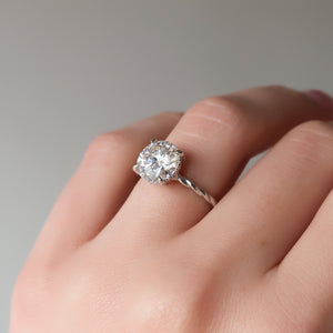 The Alice Set With A 2 Carat Round Lab Diamond