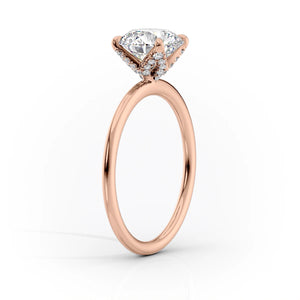The Petal Kamellie Set With A 1.5 Carat Round Lab Diamond
