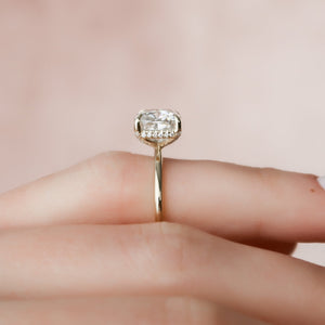 The Crown Kamellie Set With A 1 Carat Cushion Lab Diamond