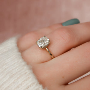 The Crown Kamellie Set With A 4.5 Carat Elongated Cushion Moissanite