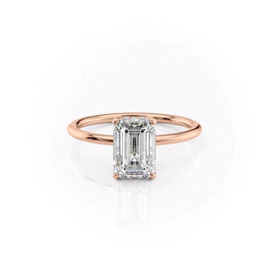 The Crown Kamellie Set With A Emerald Moissanite