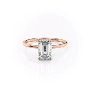 The Crown Kamellie Set With A 2.5 Carat Emerald Moissanite