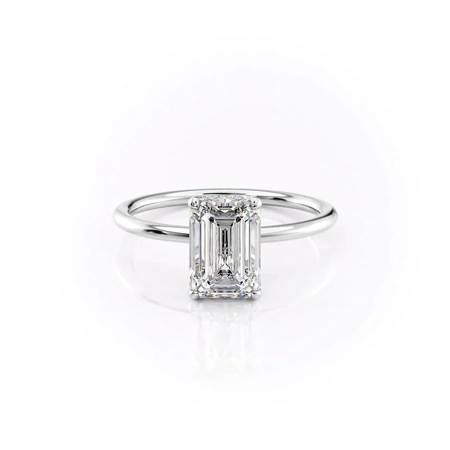 The Crown Kamellie Set With A Emerald Moissanite