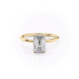 The Crown Kamellie Set With A Emerald Moissanite