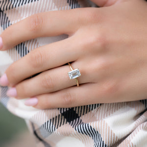 The Pave Crown Kamellie Set With A 2.5 Carat Emerald Moissanite