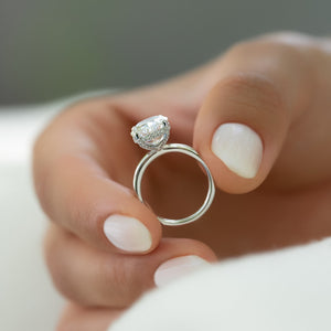 The Crown Kamellie Set With A 2 Carat Oval Lab Diamond