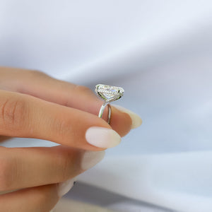 The Crown Kamellie Set With A 2 Carat Oval Lab Diamond
