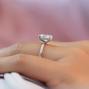 The Crown Kamellie Set With A 1 Carat Oval Lab Diamond