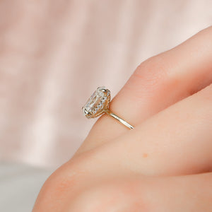The Crown Kamellie Set With A 1 Carat Oval Lab Diamond