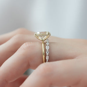 The Crown Kamellie Set With A 1 Carat Oval Lab Diamond