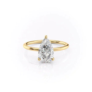 The Crown Kamellie Set With A Pear Moissanite