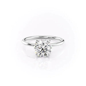 The Crown Kamellie Set With A Round Moissanite