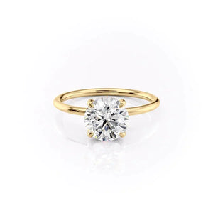 The Crown Kamellie Set With A Round Moissanite