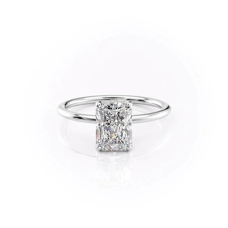 The Crown Kamellie Set With A Radiant Moissanite