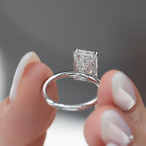 The Crown Kamellie Set With A 2 Carat Radiant Lab Diamond