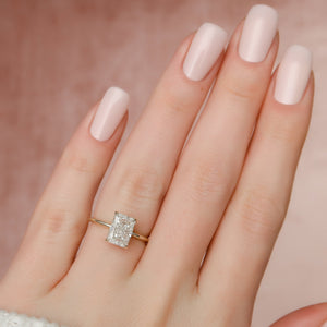 The Crown Kamellie Set With A 2.5 Carat Radiant Moissanite