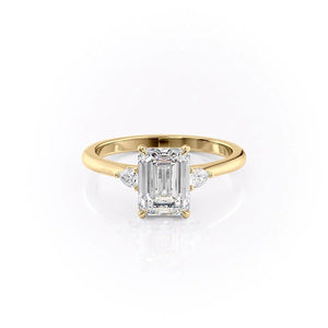 The Pears Liv Set With A Emerald Moissanite