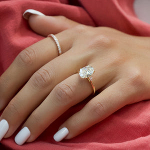 The Pears Liv Set With A 2 Carat Oval Lab Diamond