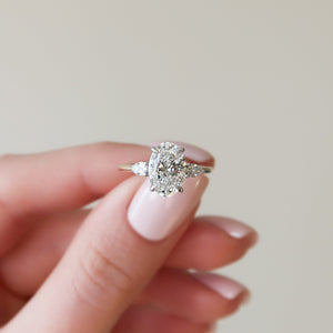 The Pears Liv Set With A 2 Carat Oval Lab Diamond