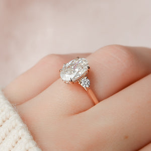 The Lia Set With A 1 Carat Oval Lab Diamond