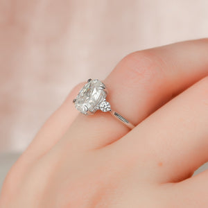 The Lia Set With A 1 Carat Oval Lab Diamond