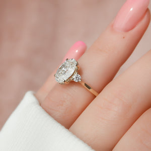 The Lia Set With A 1 Carat Oval Lab Diamond