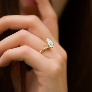 The Lia Set With A 1 Carat Pear Lab Diamond