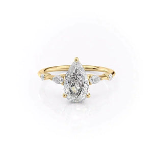 The Naomi Set With A Pear Moissanite