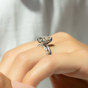 The Razor Kamellie Set With A 2 Carat Elongated Cushion Lab Diamond