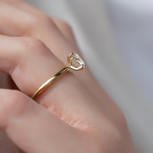 The Razor Kamellie Set With A 2.5 Carat Elongated Cushion Lab Diamond