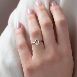The Razor Kamellie Set With A 2.5 Carat Elongated Cushion Lab Diamond