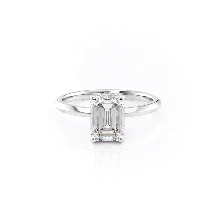 The Razor Kamellie Set With A 2.5 Carat Emerald Lab Diamond