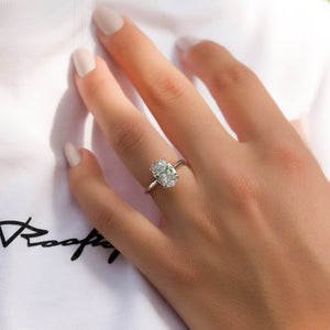 The Razor Kamellie Set With A 2 Carat Oval Lab Diamond