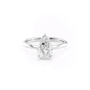 The Razor Kamellie Set With A Pear Moissanite