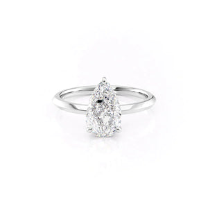 The Razor Kamellie Set With A 1.5 Carat Pear Lab Diamond