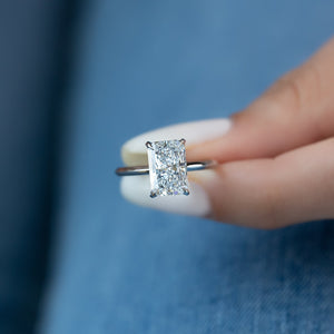 The Razor Kamellie Set With A 2 Carat Radiant Lab Diamond