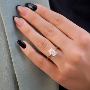 The Razor Kamellie Set With A 2 Carat Radiant Lab Diamond