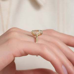 The Elizabeth Set With A 2 Carat Oval Lab Diamond